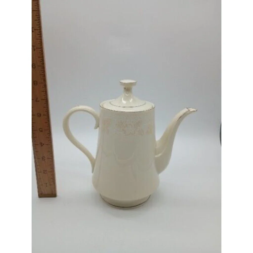 Budlet Teapot Ivory Fine China Leaf Vine Pattern
